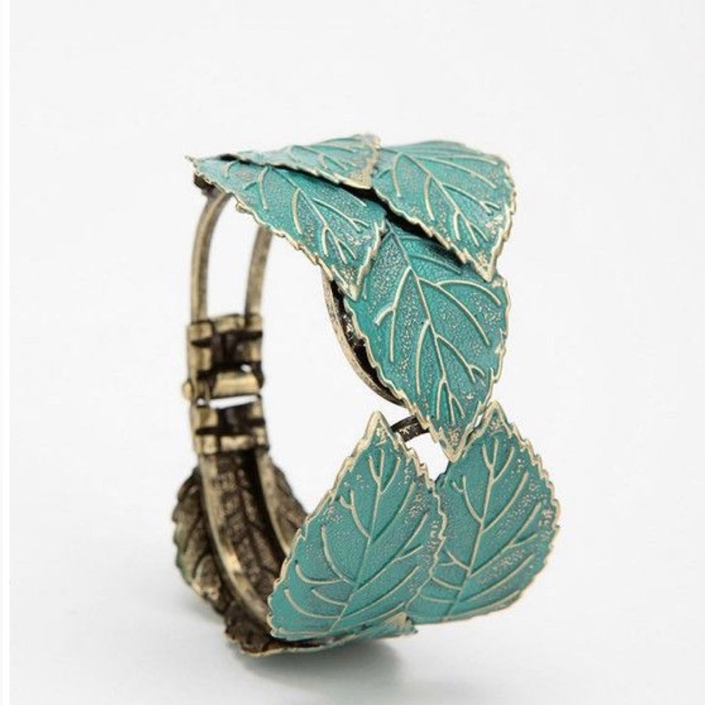Vintage Leaf Motif Hinged Cuff Bracelet – Turquoise Enamel & Antique Gold